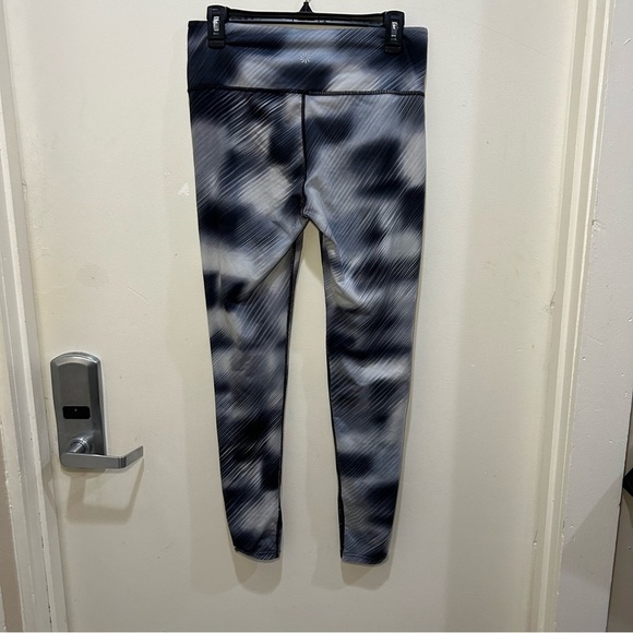 Athleta Black & Gray Alpine Chaturanga High Rise Leggings Size Medium - Picture 5 of 9